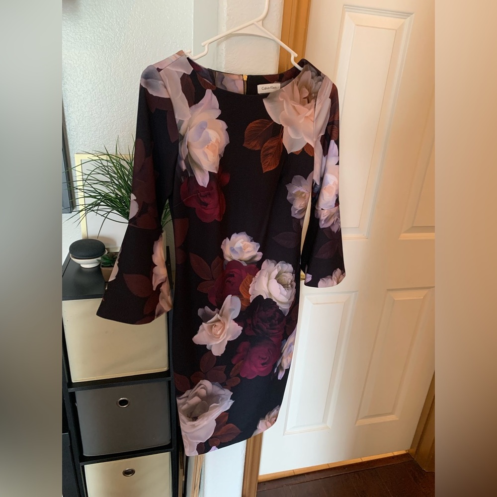 EUC Calvin Klein Floral Bell Sleeve Dress Size 2